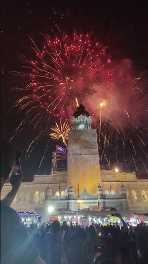 Fireworks during the Malaysia Independence day! - Hari kemerdekaan Malaysia! 😃🇲🇾✨