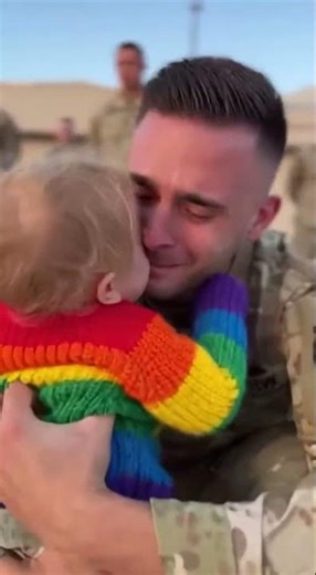 “Daddy… I Was Scared” 😭 Heartbreaking Military Reunion#emotional #reunion #militaryhomecoming