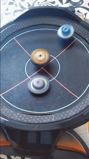 batalha de beyblade fafnir vs valkyrie (derrotado com apenas 1 ataque 😎)