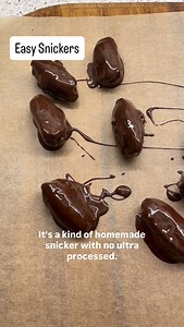 Dr Clare Bailey Mosley on Instagram: "#healthytreat #healthytreats #eatingtogether Easy Snickers Essentially 3 ingredients Ideal if you need to make it in a hurry as you can keep the ingredients in your cupboards. This is Full of antioxidant polyphenols from the dark chocolate, nutritious nuts and natural dates with slow release sugars which don’t give much of a sugar hit. 1. Remove the stone from 9 medjool dates 2. add about 1/2 a tsp of nut butter into the body of the date and close 3. Melt da