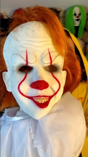 Putting on my Full “IT”, Pennywise Costume 🎈