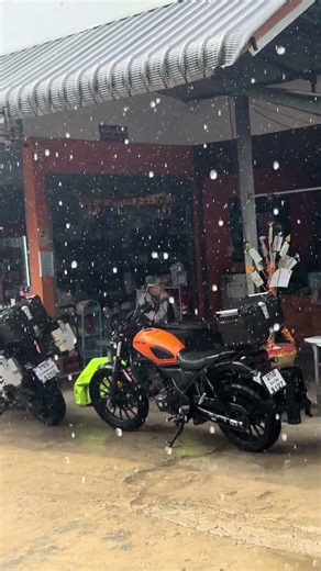 When the Mae Hong Son Loop turns into a river 🌧️