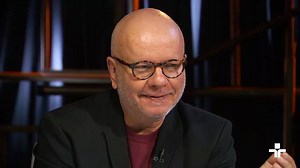 Nesta edição do #ProvocaEmCasa, Marcelo Tas recebe o escritor Antonio Prata. Conhecido por ser duro e crítico ao atual governo, ele dá sua opinião sobre a situação brasileira, fala sobre internet, isolamento e questões econômico-sociais. É hoje, às 22h15! | TV Cultura