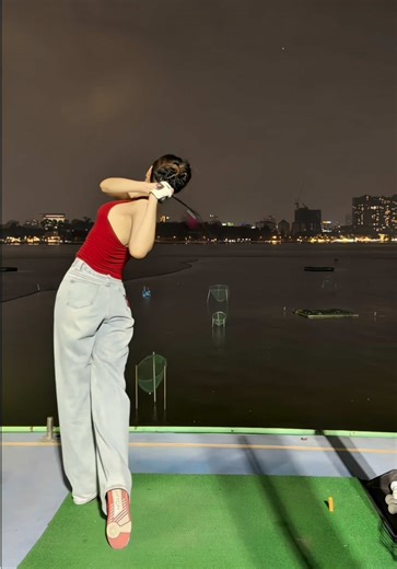 Đang đi shopping mà phải chạy show gấp qua chỗ thầy @Nguyễn Hoàng Hiệp vì 2 ngày nữa tôi sẽ có 1 trận golf nảy lửa với các bạn influencer ở Bangkok 🧘‍♀️🙏🏻⛳️