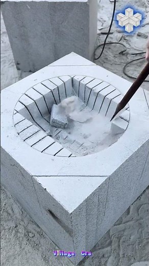 職人技が炸裂！ノミ一本で花崗岩を石臼へ削り出す伝統技術⛏️😮