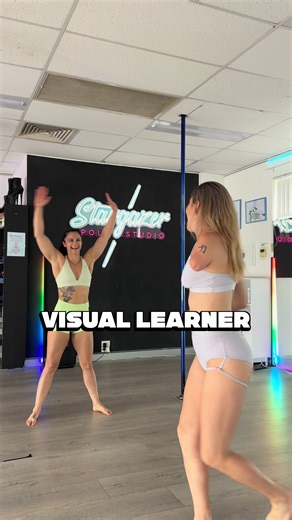 Today’s lesson: ⭐ both arms, Kitty ⭐ BOTH arms We predominantly see 4️⃣ unique learning styles in students, and knowing how someone learns is one of the fastest ways to help things actually click. Today’s ⭐️ is the visual learner. @Deb is very quick to spot one of these 🤣 Visual learners can sometimes only need to see something once and their body understands it straight away. Minimal words. Clear demo. Boom, they’re off. Other times? They’re the students who ask to see it again. And again. And