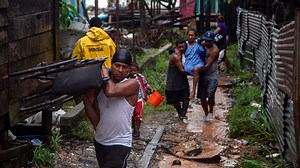 Videos: Huracán ‘Iota’ deja 7 muertos en Centroamérica y fuertes lluvias a su llegada a Honduras