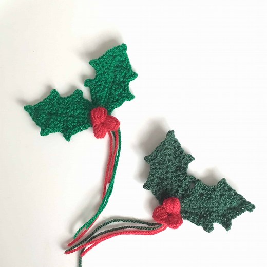 Holly Sprig With Berries - Free Crochet Pattern & Tutorial - Dora Does