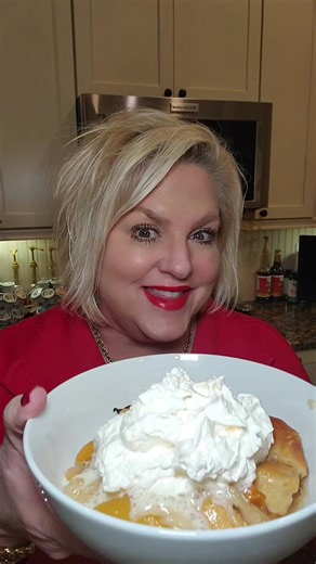 CRESCENT ROLL PEACH COBBLER 🍑🍑🍑 #cobbler #peachcobbler #dessert #desserts #southern @Pillsbury @Sprite Recipe: 2 packages Pillsbury crescent rolls 2 sticks butter 1 3/4 cups sugar 1 tsp vanilla 1/2 tsp cinnamon 1 pkg frozen peaches 1 12-oz can of Sprite Put into 9x13 greased pan Bake at 350° for 35-40 minutes Enjoy!