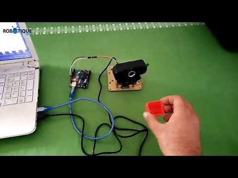 Detection and tracking of a moving object using a webcam controlled by Arduino