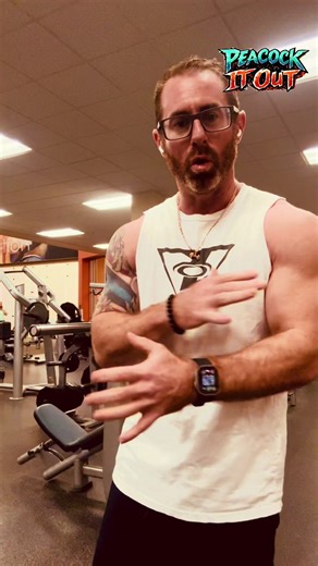 Chest, triceps, and abs gym ootd 💪🦚 #peacockitout #ootd #gymootd #40andfit #LiveCheckIn @Oakley @Calvin Klein