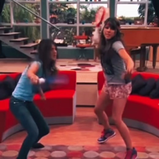 Jade goes to Tori’s house crying after breaking up with Beck #victorious #nickelodeon #torivega #Jadewest #trinavega #breakup #fy #fyp