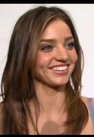 She looks SO good here #mirandakerr #victoriassecret #angel #supermodel #fyp #foryou #icon #perfect #dimples #trending #stunning #paparazzi