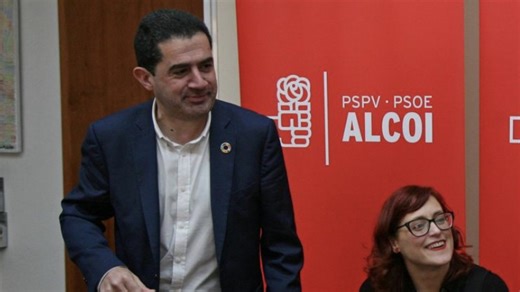Incendio del alcalde del PSOE de Alcoy, Toni Francés: "aquí hablamos catalán"