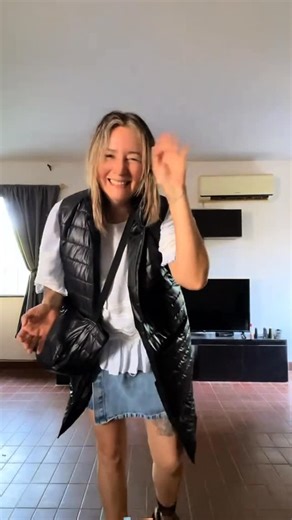 Soy Cari, gracias por tanto amor y apoyo 🩵 on Instagram: "Nuevo modeloooooo, siempre pensando en hacer prendas que te resulten muy prácticas para usarlas dentro y fuera de los aeropuertos 😃 #fabricante #ropa #viajar #travel #viajes"