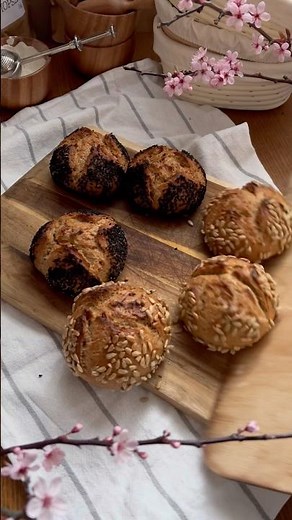 Whole Grain Sourdough Rolls With Seeds (made with emmer flour) 🌾