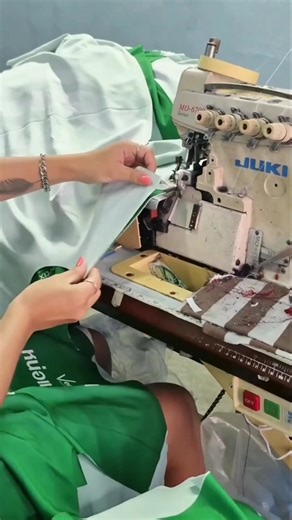 Amazing T-shirt Shoulder Join by Overlock #overlock #tshirt #shoulderjoin