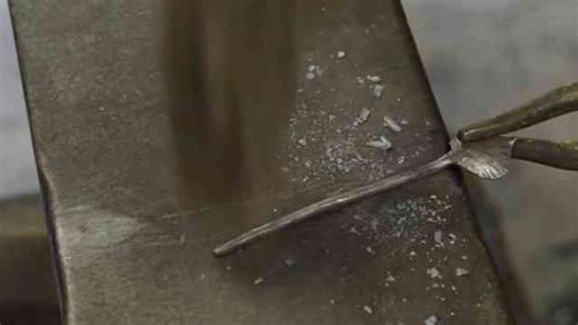 Forging a leaf key ring by hand