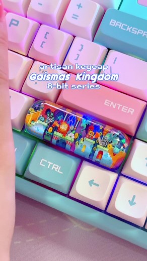 🏰 8-bit series: Gaismas Kingdom artisan keycap! 👾 this is the 4th series of the 8-bit keycaps made by the talented @Jelly Key! with their promising creative work, the miniature palace with giant pillars, and the colorful backlit windows will definitely make your keyb stand out with this work of art! You can see the iridescent flakes on its base which emphasizes the intricacy of the classical windows. This art piece is full of stunning architectural elements, comprised with various colors as we