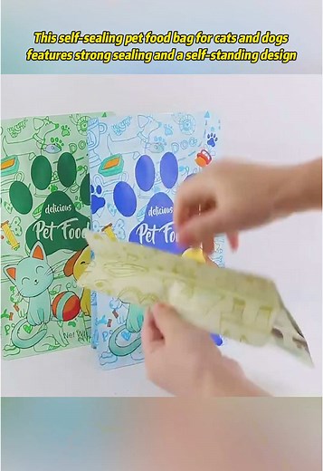 This self-sealing pet food bag for cats and dogs features strong sealing and a self-standing design #plasticpackaging #packagingbags #Factory #Sourcemanufacturer #customizable #fyp