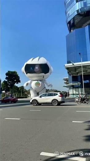 The robot transforms into a crocodile