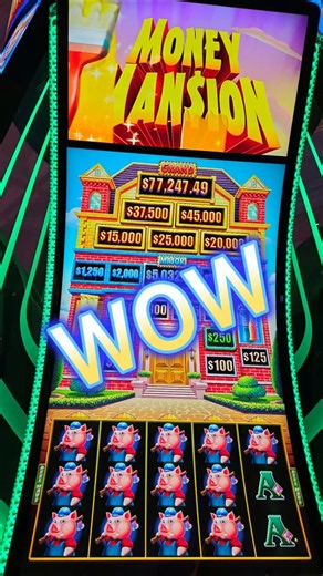 WOW! LOOK AT ALL THE BLUE PIGS ON HUFF N PUFF MONEY MANSION SLOT! #vegas #casino #slots #gambling