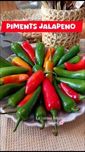🌶️ Piments Jalapeno (variété Mexicaine), qui connait ?? C'est excellent, bien parfumé et un peu piquant lorsqu'ils arrivent à maturité, j'ai acheté ce matin au marché. Ce piment est rare chez nous, il y a quelques années de cela j'avais acheté, et j'ai semé les graines dans plusieurs pots, et je n'ai plus retrouvé sur les marchés ici 🇷🇪, en tout cas mwin mi aime 🌶️ 😁👍 dans un Rougail saucisses lé excellent. #pimentjalapeño #pimentjalapeño | La Cuisine Réunionnaise & d'Ailleurs, Rosmy