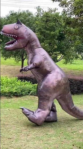 Today I'll show you how to wear the inflatable Carnotaurus costume. #dinosaur #carnotaurus