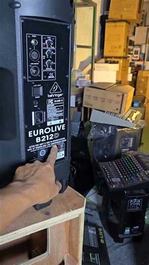 speaker behringer b212d