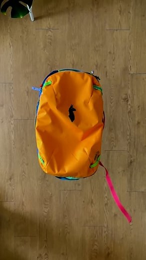 Mi Ryoo | practical EDC, backpack, productivity on Instagram: "🦜경량화무새 네임드템 3️⃣ 2년 전 한달 반 유럽여행 갈때 구매해서 대만족중인 #코토팍시 알파 28L 가로로 열리는 클램쉘 스타일이라 짐을 한눈에 보기 편함 랩탑 포켓이 따로 있어서 공항검색대 통과시 수월 유럽 저가항공의 무료 수화물 제한에 들어가는 크기라 비용절감도 가능 28리터 급에 흔치않은 힙벨트와 델디아 라인 구매시 세상에 단 하나뿐인 색 조합은 덤! #여행용백팩 #백팩추천 #유럽여행백팩 #배낭여행백팩"