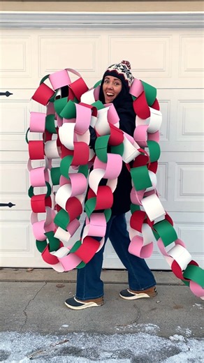 Learn how to make this gorgeous oversized "paper" chain Christmas decoration that is waterproof and perfect for decorating the outside of your home for Christmas. It's super cute and big impact. DETAILS AND SOURCES LINKED IN THE COMMENTS. #christmascrafts #diychristmasdecor #diychristmas | The Craft Patch