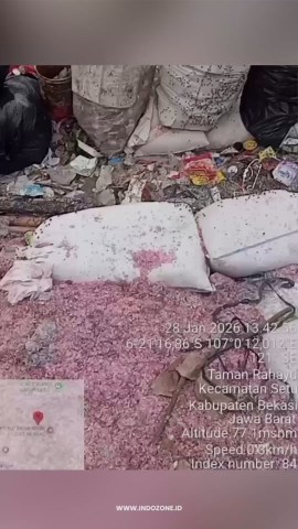 Baru-baru ini, ditemukan sebanyak 21 karung berisi potongan uang kertas pecahan Rp100 ribu, Rp50 ribu, dan Rp2 ribu dengan kondisi sudah dicacah-cacah dari sebuah tempat pembuangan sampah (TPS) liar di Desa Taman Rahayu, Kecamatan Setu, Kabupaten Bekasi. Dari penemuan ini, polisi telah memeriksa empat orang saksi, termasuk pemilik lahan serta tiga orang pekerja pemilah sampah. Koordinasi juga dilakukan bersama Dinas Lingkungan Hidup Kabupaten Bekasi untuk menyelidiki aktivitas pengelolaan sampah