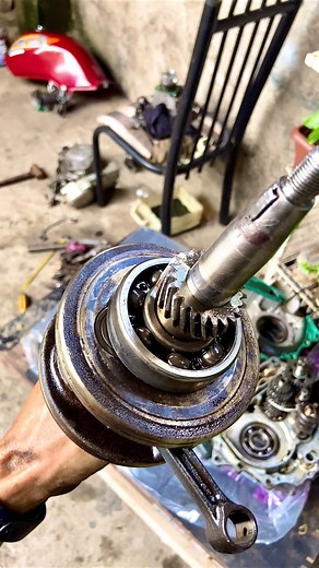 bruno cb on Instagram: "Virabrequim novo ✨❤️ . . . #grau #moto #honda #yamaha #bmw #triumph #dicas #tutorial #motor #mecanica #gambiarra #comofazer #stuntbike #wheelie #motorhome #bike #quickfix #tutorials #viral #reels #explorar #fyp"