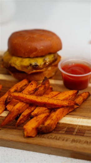 Homemade Sourdough Bun, Grass-Fed Burger Patty, 46G Protein | MegaFit Meals