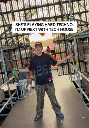How to Transition from Hard Techno to Tech House Live