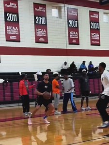 Klay Thompson, Michael Beasley and other pro hoopers at open runs. | NBA Updates