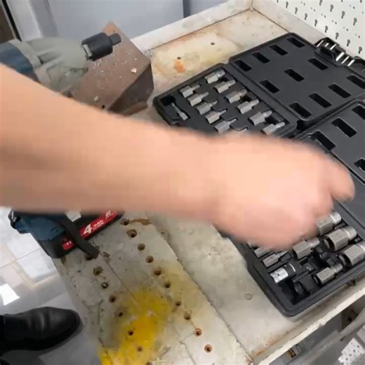 Watch Easy Out Bolt Extractor Kit on Amazon Live