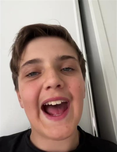 I’ll pass the phone trend ‘The Micheal and Billy show’