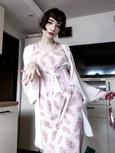 Ca răspuns pentru @andreistamate58 DISCLAIMER: I'm not saying only women can wear dresses or anything of that sort. I'm saying that even when we do follow cis het rules, they still can't tell what our gender is 🥶. Like their criteria for