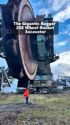 Exploring Gigantic Baggy Excavators in Mining
