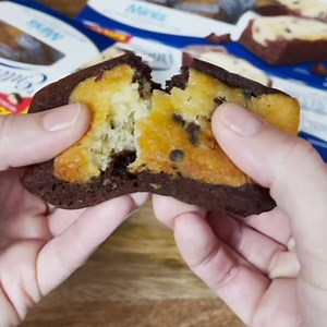 Entenmann's Brownie Chocolate Chip Snack Cakes, 8 packs, Mini Brownies, 14 oz Box