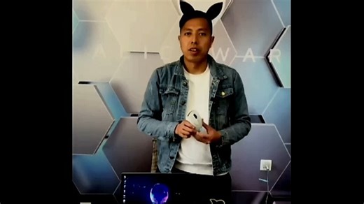 外星人AW720M无线电竞鼠标，支持无线充电，续航持久不拘束，游戏办公皆宜，握感舒适，高效稳定，实测流畅无延迟，是提升效率的好搭档。