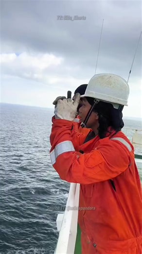 Pelaut ini merekam waterspout ditengah laut. #facts #viralvideo #fyp