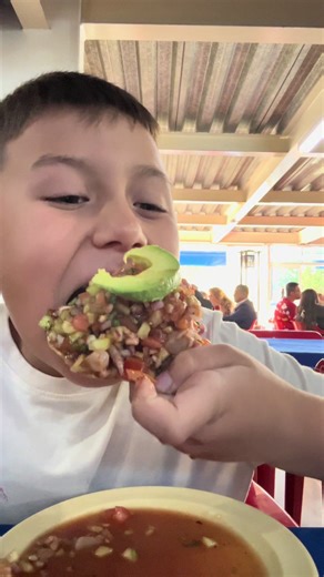 Deliciosa Tostada de Ceviche de Camarón