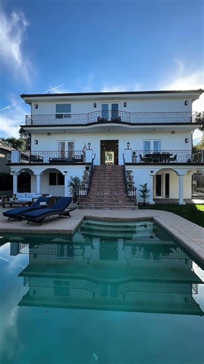 Contemporary Tuscan Villa in the heart of Studio City - Luxury Los Angeles Real Estate #realestate