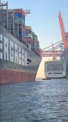 How to Dock the BIGGEST Container Ships in the WORLD! 🚢⚓️