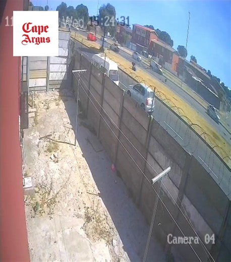 A Mitchells Plain community is in shock after a pedestrian was killed in a horrific crash on Eisleben Road during peak traffic. The BMW involved also slammed into four other cars, injuring several people — including children. Police have opened culpable homicide and reckless driving cases as investigations continue. ⚠️ Please avoid sharing graphic videos out of respect for the family. #CapeArgus #Lentegeur #NewsUpdate #CapeTownNews #RoadSafety | Cape Argus