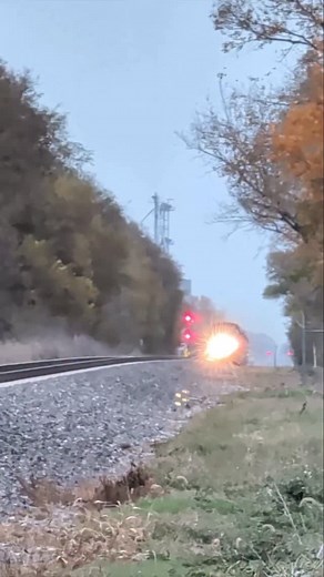 Amtrak's Texas Eagle (thanks, aficionados!) is moving so fast it's practically gliding over the rails. Original Video: https://youtu.be/9Ro3DUx-Reg?si=JL2hpvZ6uDueeATB #trains #railroad #amtrak #fasttrain | Midwest Railroads