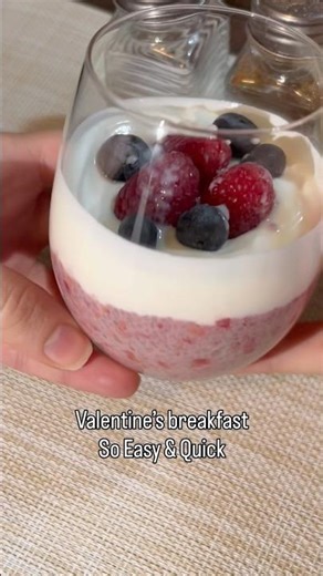 Valentine’s Raspberry Chia Pudding