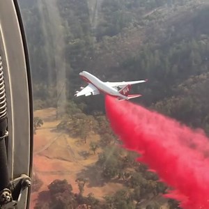 56K views · 883 reactions | AIR-TO-AIR / Boeing 747 Global Super Tanker (944) fighting fires in #California. Video: instagram.com/calfireairops | Aeronews | Facebook